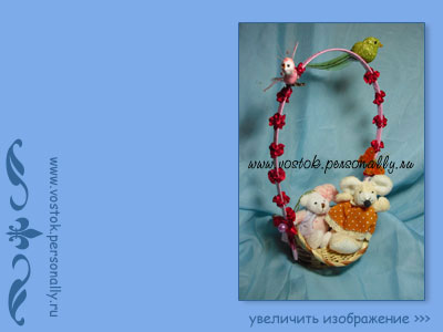 плетенная корзина с игрушками